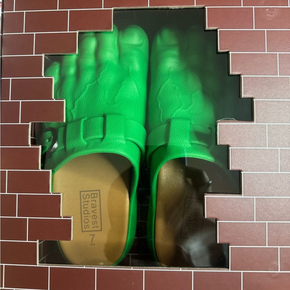 Bravest Studio Green Toe-Shaped Foot Clogs Size 7 NWT - Picture 9 of 15